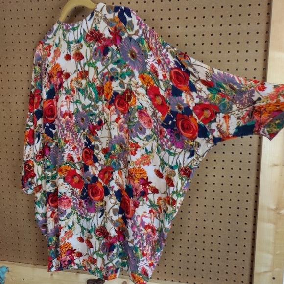 Floral dolman sleeve kimono top size small - Picture 5 of 6